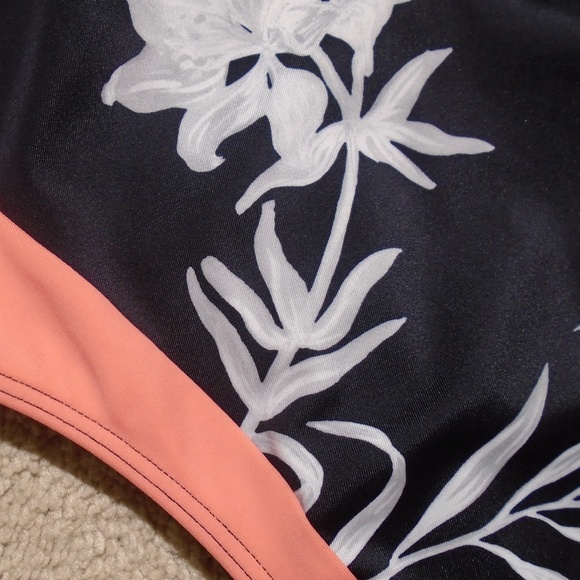 ROXY NEW Fitness Print One Piece Swimsuit S - Picture 7 of 9